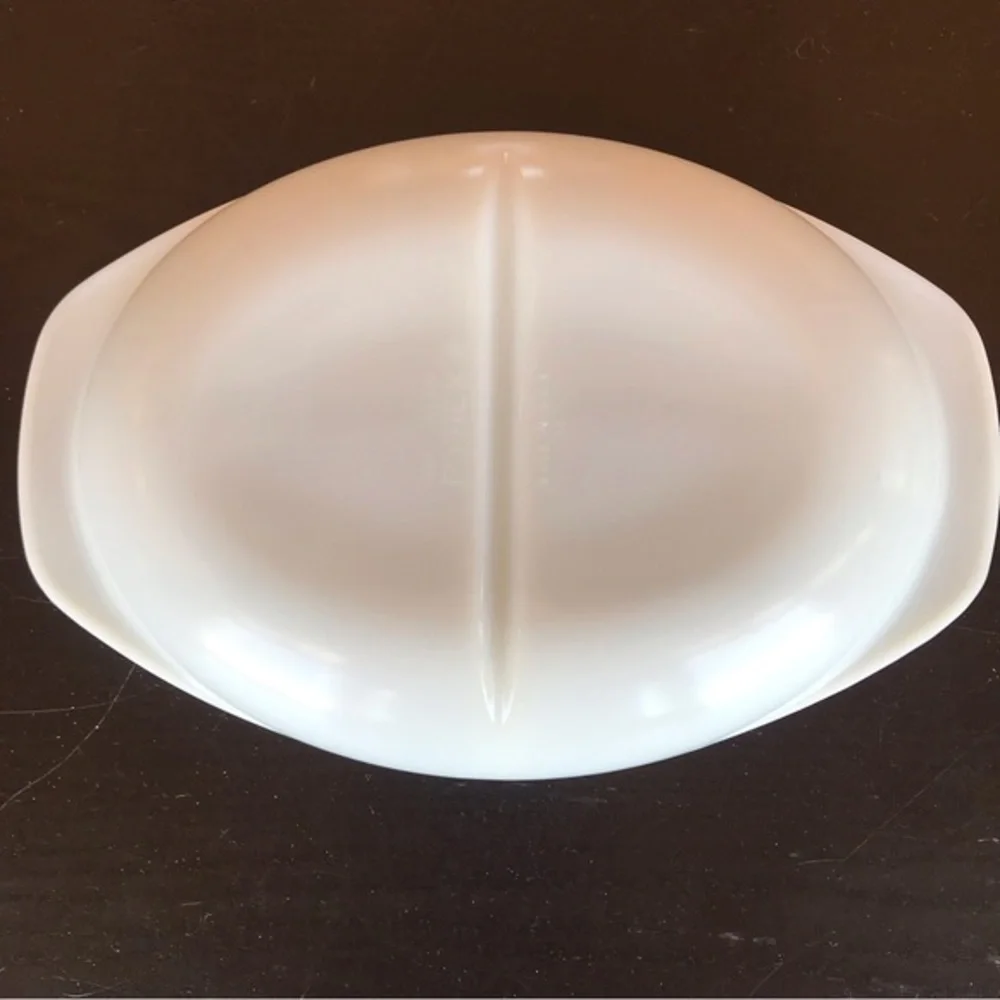 Vintage PYREX Oval‎ 1.5Q Divided Casserole Dish Milk Glass #1063